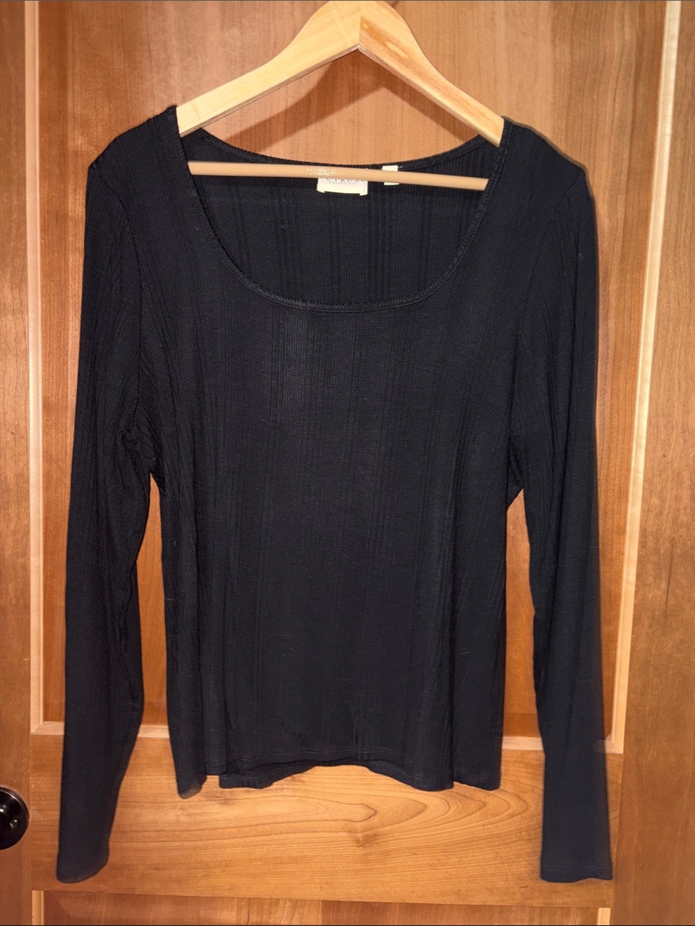 Slim Ribbed Long-Sleeve Scoop Neck Top - Black